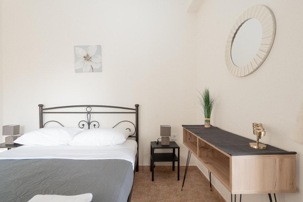 Mtc-Sfs Apartment By The Sea And Airport Porto Rafti Bagian luar foto